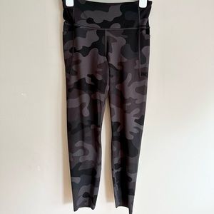 GapFit black high rise camo 7/8 leggings - size S Brand new, no tags, never worn